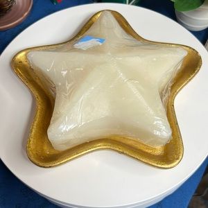 Cranford Collection 3-Wick Star-Shaped Candle With Gold Candle Holder - New